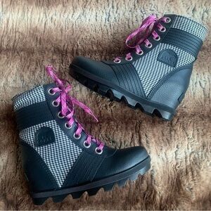 SOREL Kids Lexie™ Wedge Black/Bright Lavender